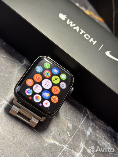 Часы apple watch se 44 mm 2022 Nike