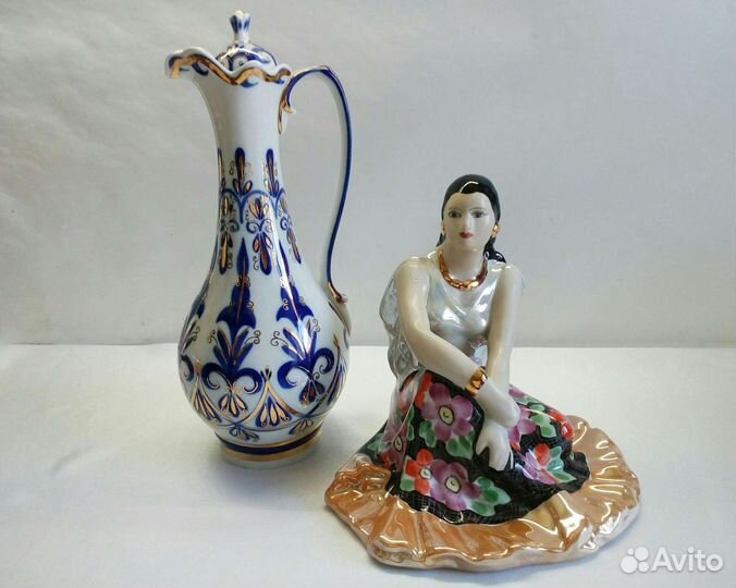 Фарфоровая статуэтка Цыганка Дулево. + Графин