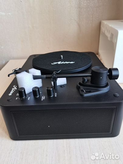 Виниловый проигрыватель alive