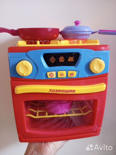 Игрушечная плита. б/у, свет, звук.Бонусом утварь
