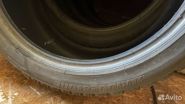 Bridgestone Blizzak Spike-01 275/40 R20