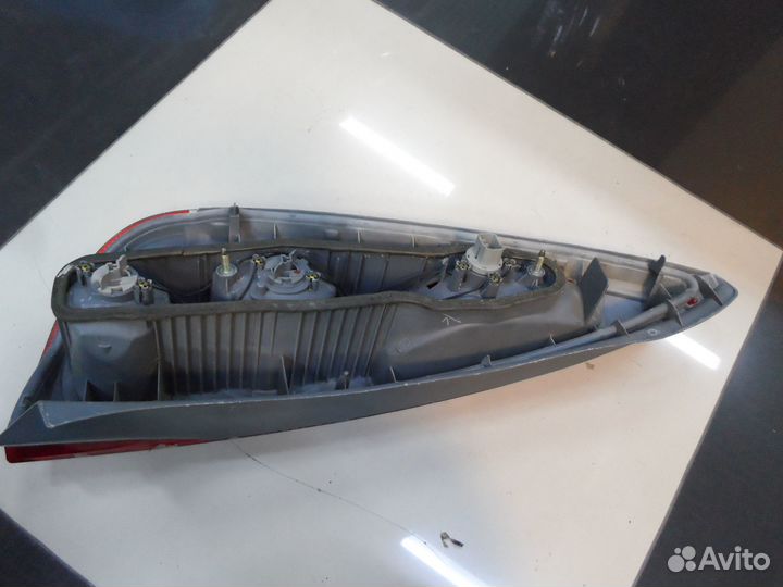 Фонарь задний правый Toyota Funcargo