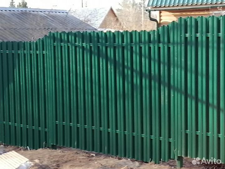 Забор металлоштакетник