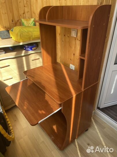 Компьютерный стол