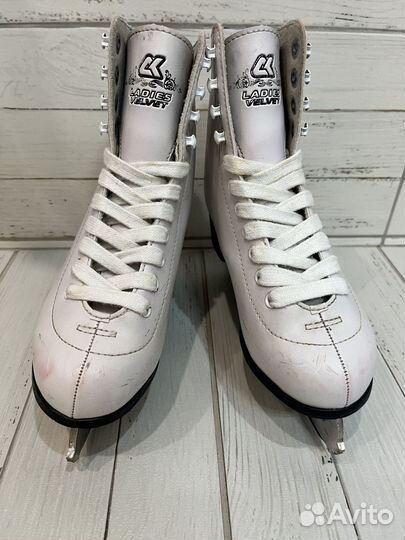 Коньки фигурные, женские, 35 размер