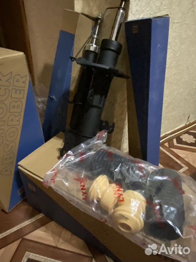 Продам стойки, пыльники и отбойники на кузов 120