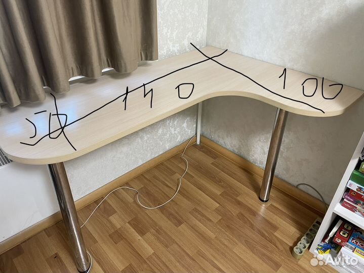 Угловой письменный стол