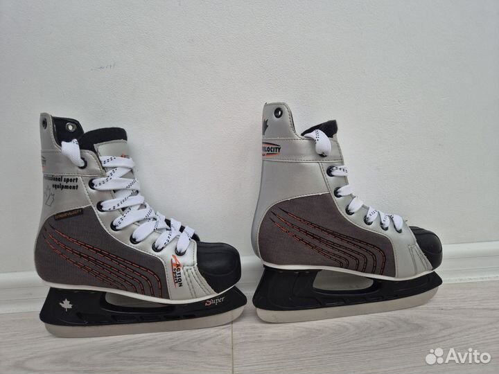 Коньки хоккейные