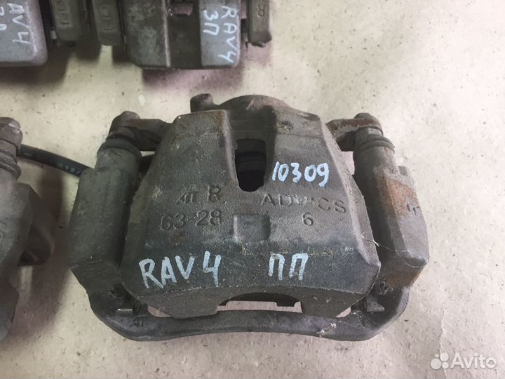 Суппорт Toyota RAV 4