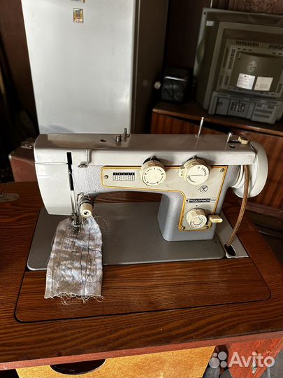 Швейная машина Подольск 142
