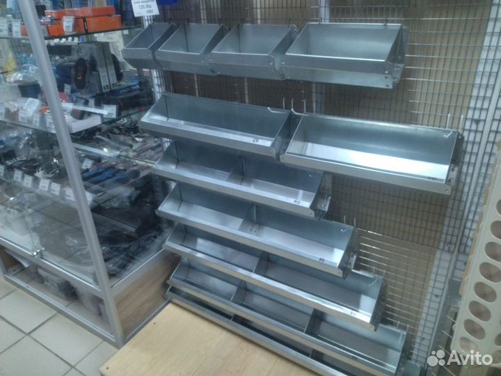 Кормушка для кур навесная