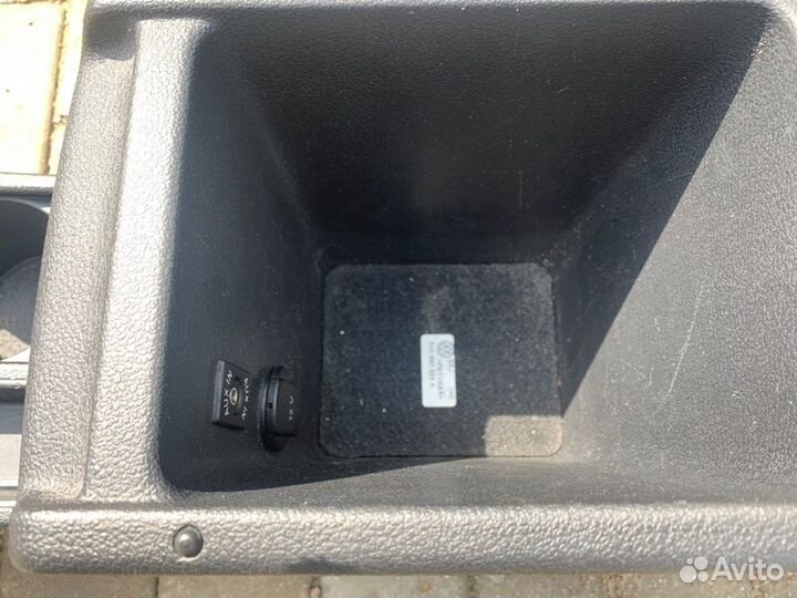 Подлокотник Volkswagen Tiguan 2007-2011