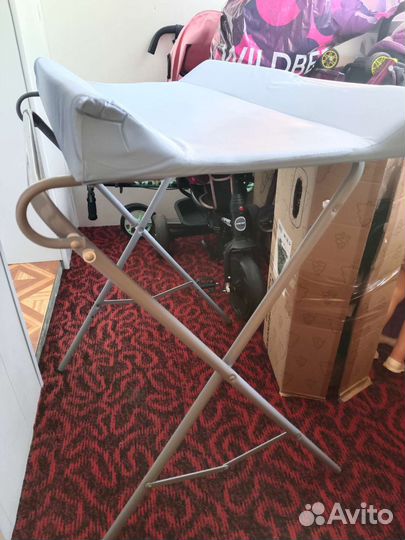 Пеленальный столик складной с корзиной