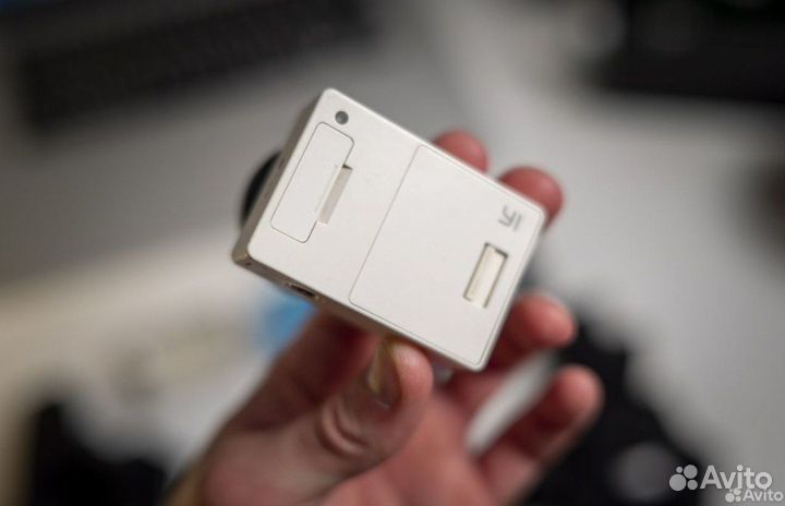 Экшн камера Xiaomi YI Action + комплект