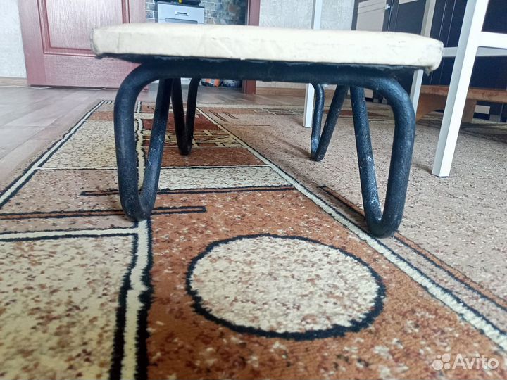 Подставка, металл+ дерево