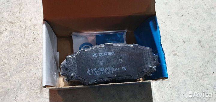 Тормозные колодки переднии zekkert BS-2683