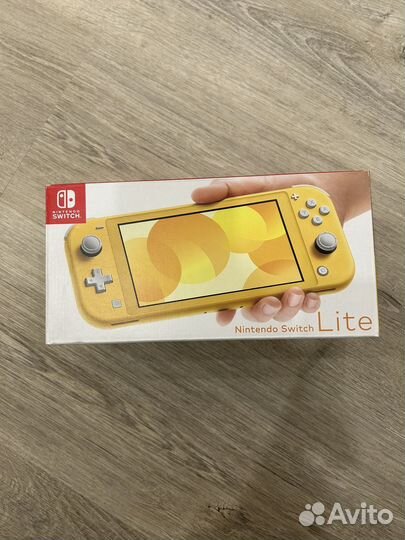Игровая консоль Nintendo Switch Lite Yellow
