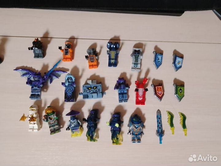 Lego человечки