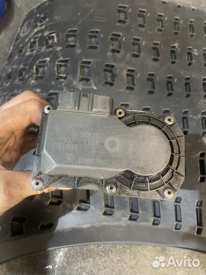 Дроссельная заслонка Lexus LX570