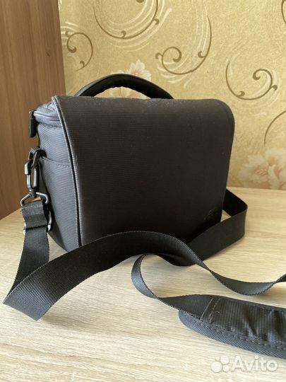 Зеркальный фотоаппарат Canon 250D