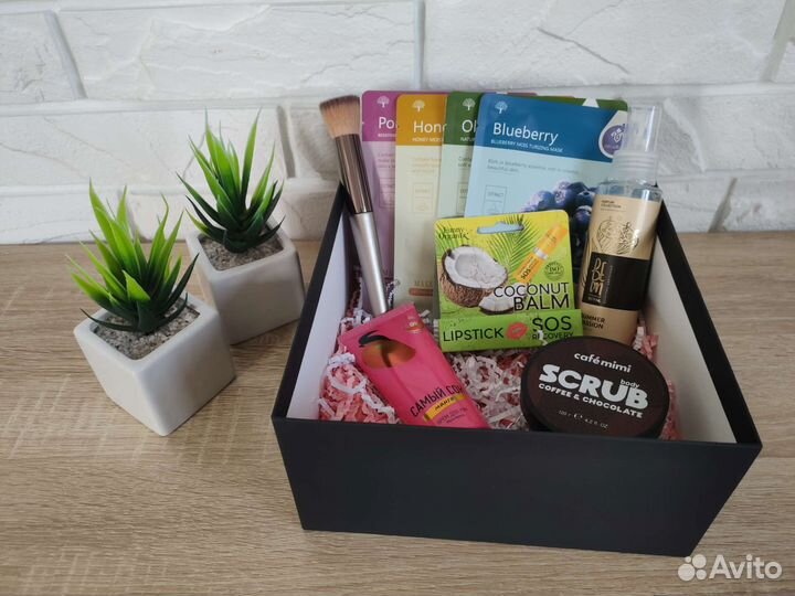 Подарок девушке, женщине (косметика)