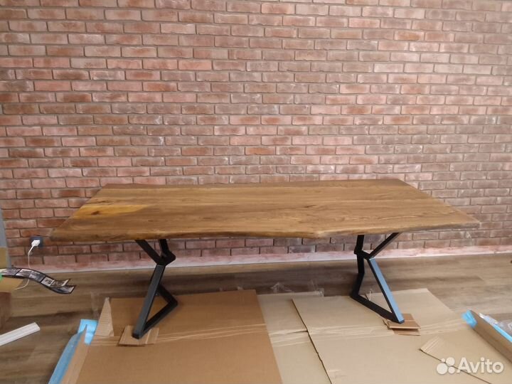 Стол обеденный из дерева