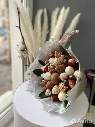 Клубника в шоколаде букет