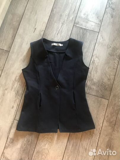 Жилетка и блузка для девочки