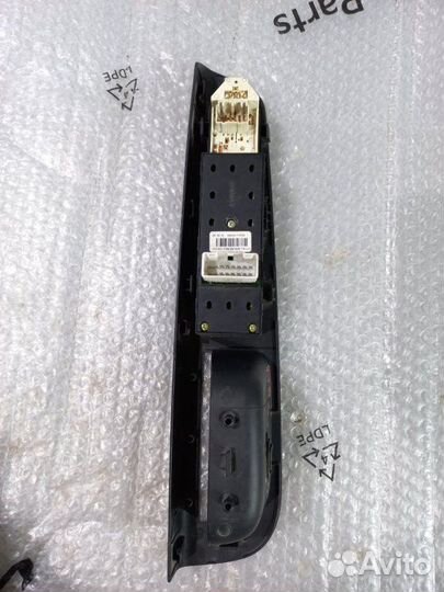 Блок управления стеклоподъемниками передний левый