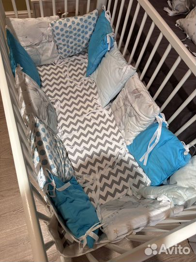 Комплект в детскую кроватку. Бортики и одеяло