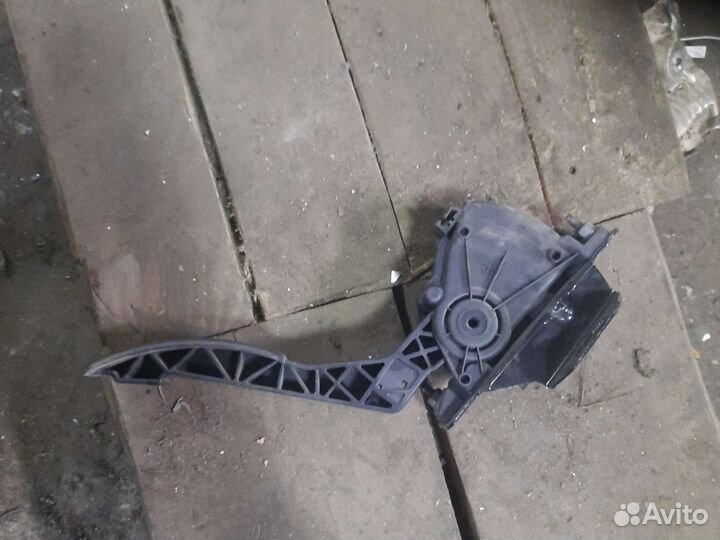 Педаль газа renault duster