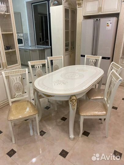 Кухонный стол и стулья новые