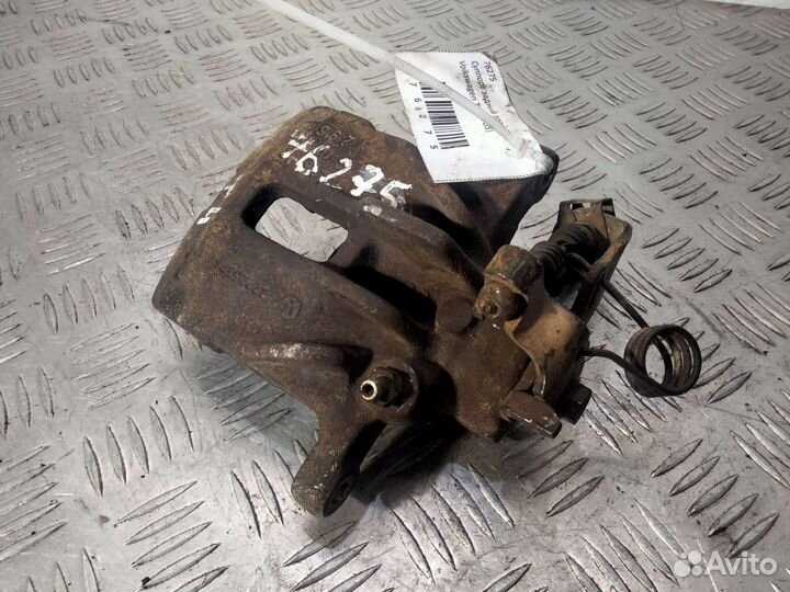 Задний правый суппорт Transporter T4