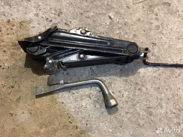 Домкрат винтовой