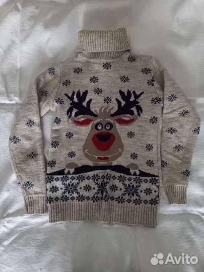 Свитер с оленями