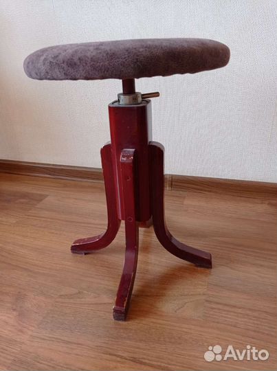 Стул для пианино винтовой