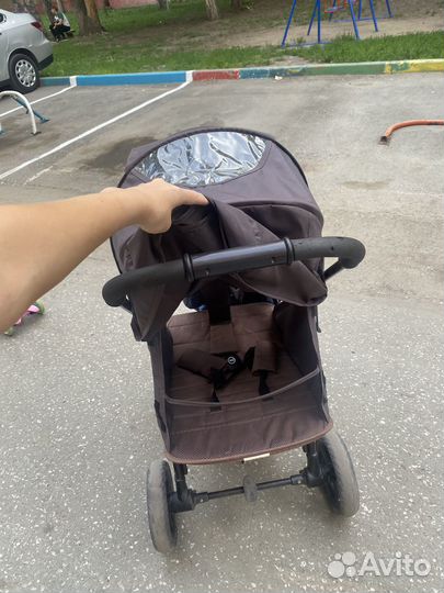 Прогулочная коляска