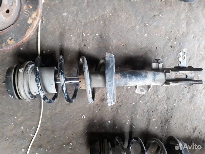 Амортизатор передний правый Hyundai Elantra 2000-2