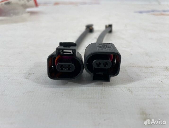 Датчик износа тормозных колодок задний Volkswagen