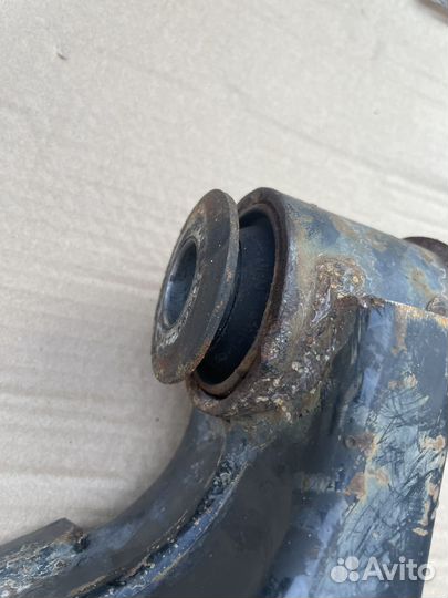 Рычаг передний нижний Lexus LX570