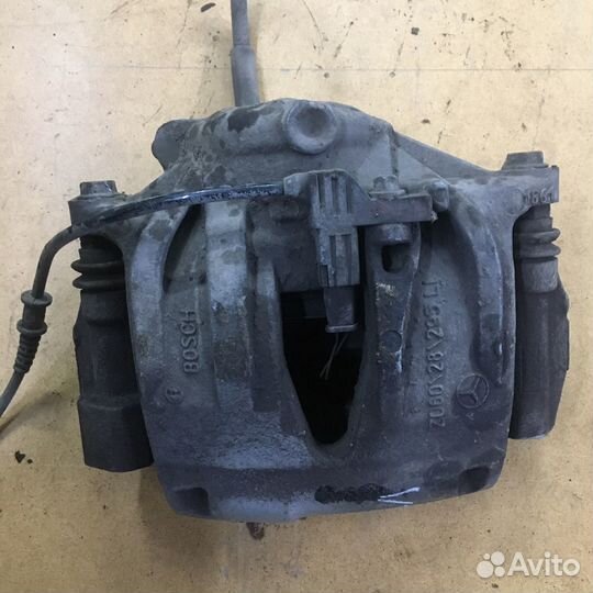 Супорт передний правый Mercedes w211