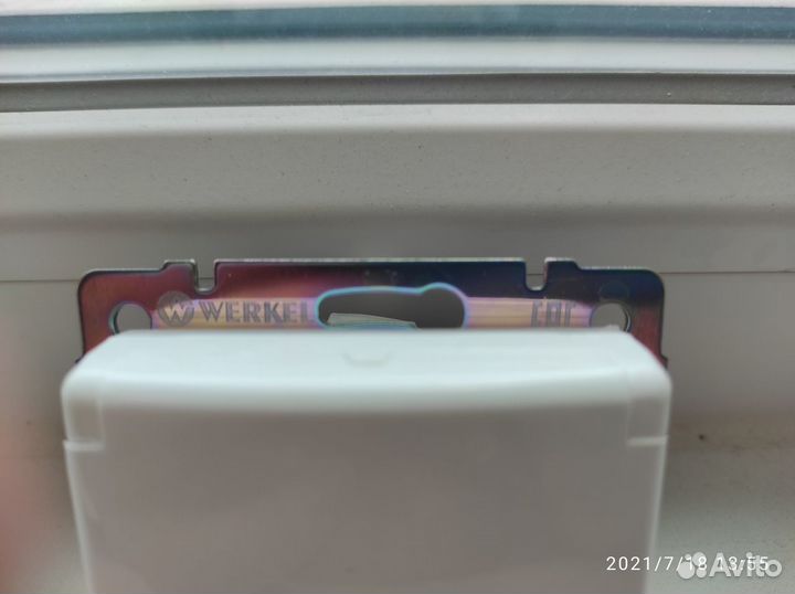 Розетка и выключатель