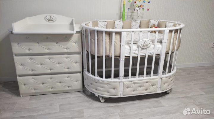 Детская кровать с маятником круглая