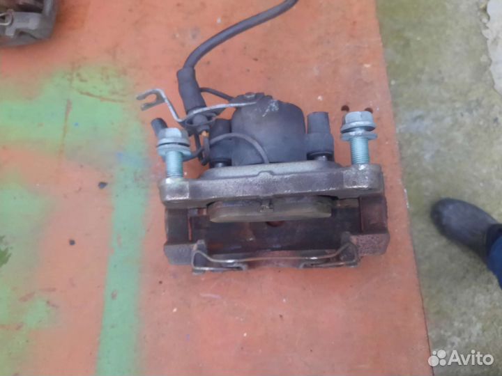 Суппорт передний ауди а4 8е