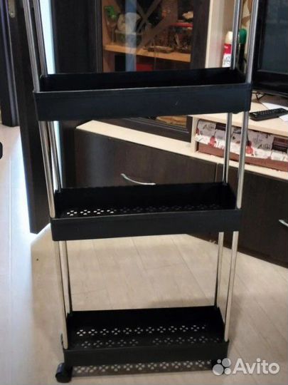 Полка пластиковая на колесиках