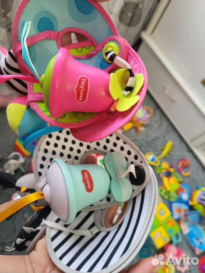 Развивающие игрушки tiny love