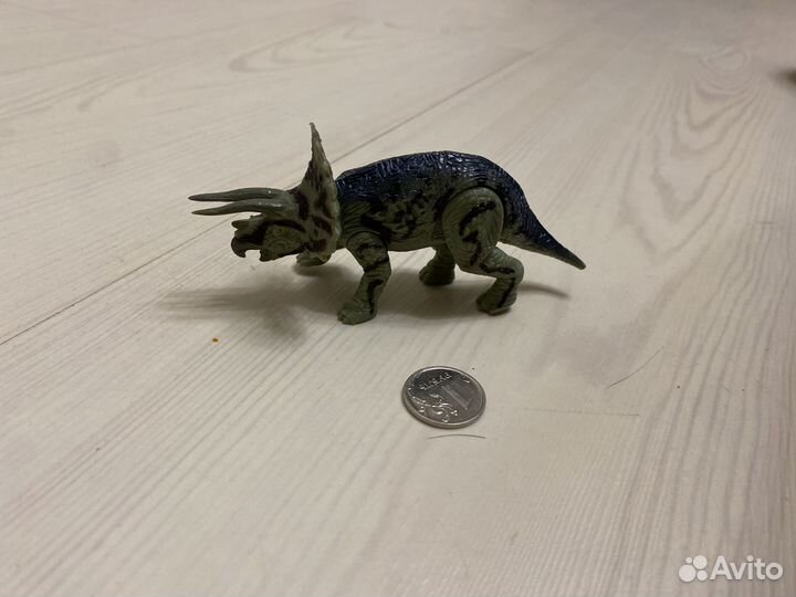 Продам игрушки динозавров