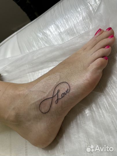 Модель на мини тату