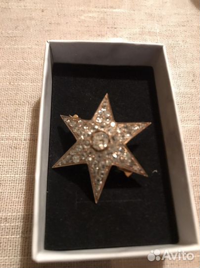 Старинная брошь