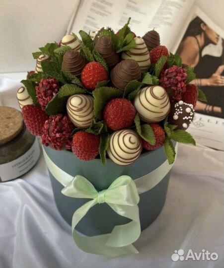 Бенто торты на заказ, клубника в шоколаде